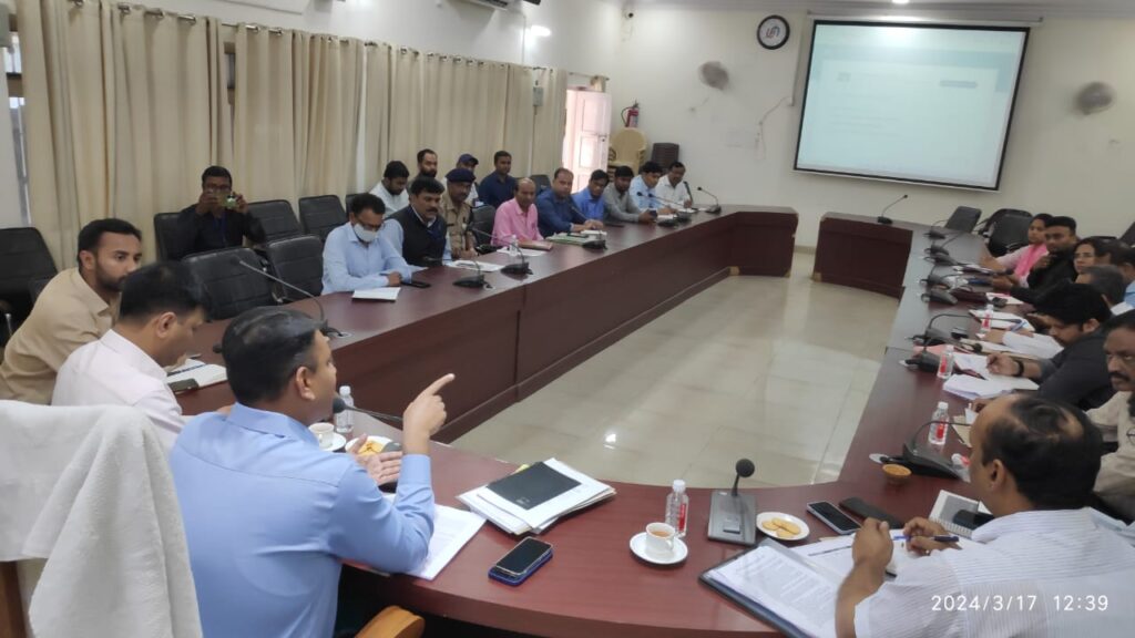 लोकसभा सामान्य निर्वाचन को स्वतंत्र, निष्पक्ष एवं भयमुक्त तरीके से संपन्न कराने हेतु जिला प्रशासन कटिबद्ध-जिला निर्वाचन अधिकारी