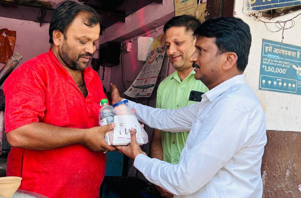 आईएडी केन्द्र में डॉ गालिब ने फाइलेरिया मरीजों का जाना हाल