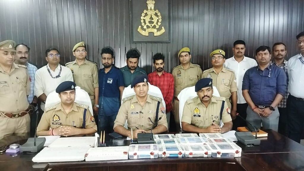 हाउस अरेस्टिंग गैंग का अन्तर्राष्ट्रीय सरगना टाइगर अपने साथियों के साथ गिरफ्तार, भारी मात्रा में ए.टी.एम. कार्ड, सिम कार्ड, पैन कार्ड, मोबाइल, चेक बुक, नगदी बरामद