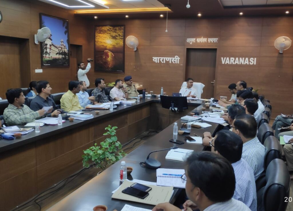 लोकसभा निर्वाचन की तैयारियों के दृष्टिगत जिलाधिकारी ने की समीक्षा बैठक