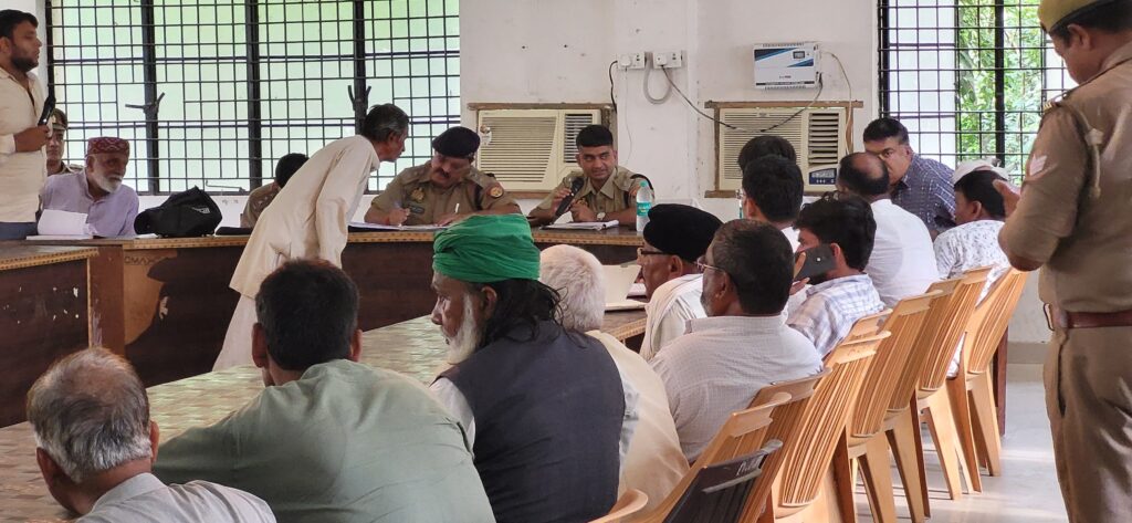आगामी त्यौहार मुहर्रम, रथयात्रा मेला व श्रावण मास कांवड़ यात्रा में शान्ति सुरक्षा एवं कानून व्यवस्था के दृष्टिगत सम्भ्रांत व्यक्तियों के साथ की गयी पीस कमेटी की बैठक