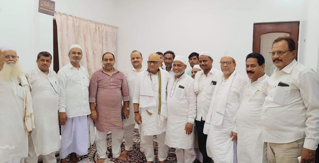 उत्तर प्रदेश कांग्रेस कमेटी के अध्यक्ष एवं पूर्व लोकसभा प्रत्याशी अजय राय ने जोरदार हाजियों का किया जोरदार स्वागत