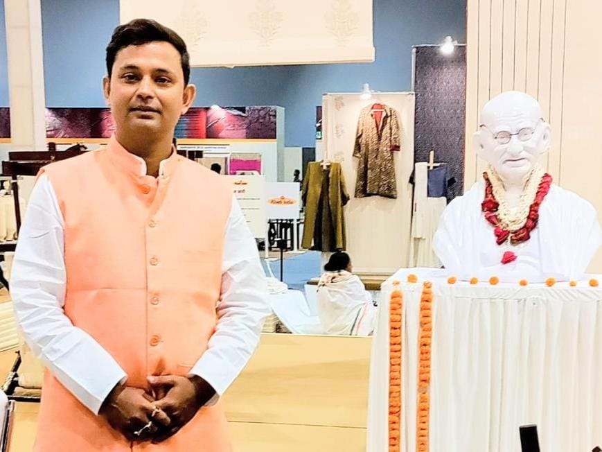 खादी के कारोबार ने भारतीय बाजार में मचा दी है धूम, व्यापार में 400% का बढ़त