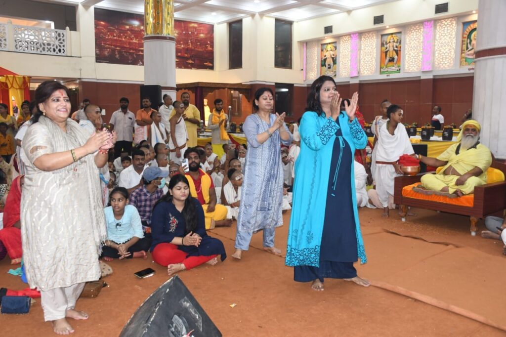नंदोत्सव पर सोहर गीतों से गूँजा मणि मंदिर