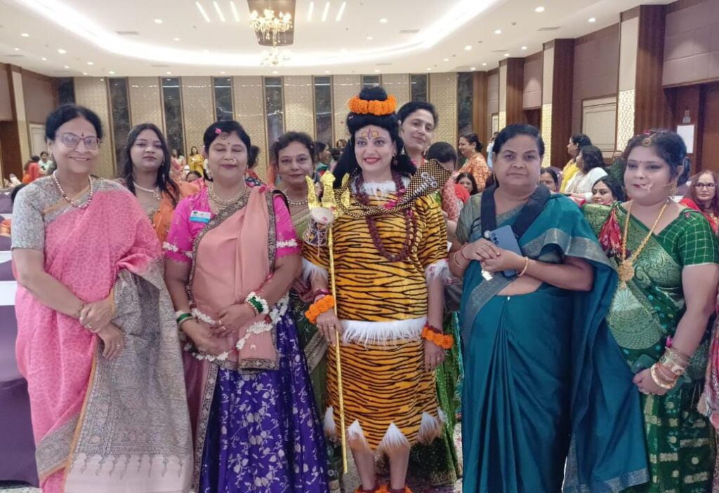 इनरव्हील क्लब वाराणसी की सभी 13 शाखों ने संयुक्त रूप से मनाया तीजोत्सव “आया सावन झूम के