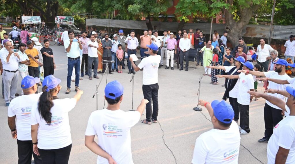 बरेका जलालिपट्टी मार्केट में नुक्कड़ नाटक का आयोजन कर बरेका कर्मियों ने स्वच्छता जागरूकता का दिया संदेश