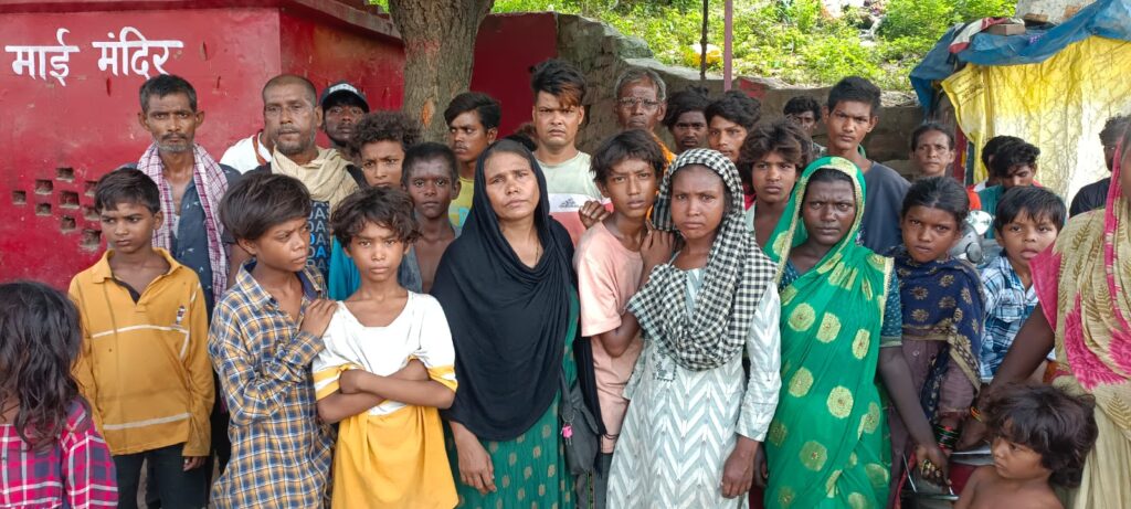 भेलुपुर थाना अंतर्गत विजया चौराहे पर भीख मांगने वाली किशोरी की संदिग्ध परिस्थितियों में पेड़ से लटकती हुई मिली लाश