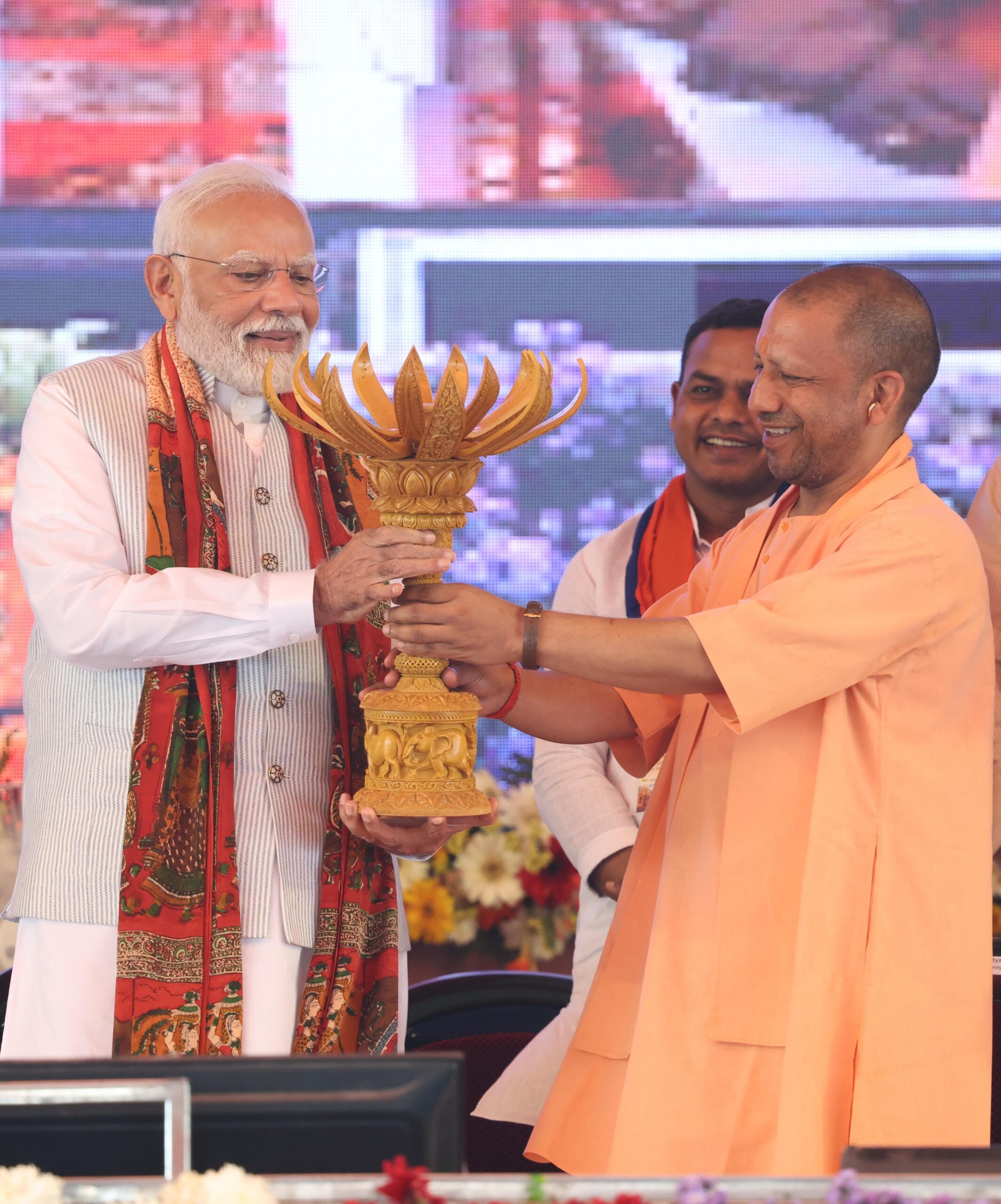 प्रधानमंत्री ने वाराणसी में लगभग 3,900 करोड़ रु0की 44 विकास परियोजनाओं का लोकार्पण और शिलान्यास किया