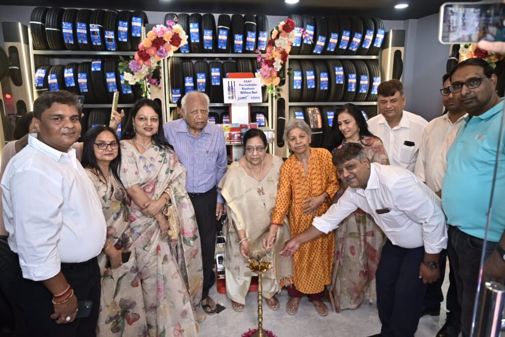 CEAT टायर के फ्रेंचाइजी शोरूम का उद्घाटन