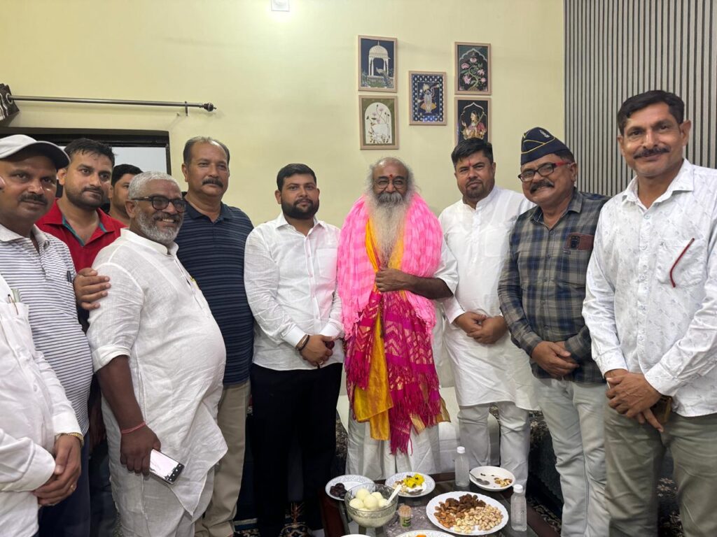 राष्ट्रीय सैनिक संस्था द्वारा पीठाधीश्वर का किया सम्मान