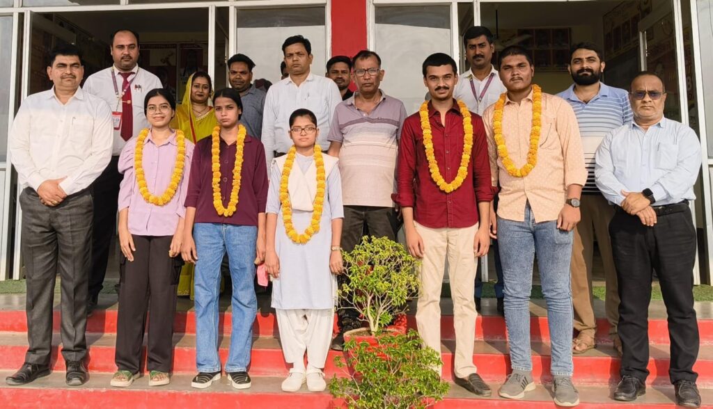 इंक्रेडिबल पब्लिक स्कूल ने रचा सफलता का नया इतिहास, 12वीं सीबीएसई परिणाम में विद्यार्थियों का शानदार प्रदर्शन