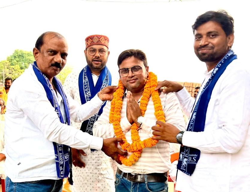 भाजपा के पूर्व पदाधिकारी डॉ. पंकज मिश्रा 51 समर्थकों के साथ बसपा में शामिल