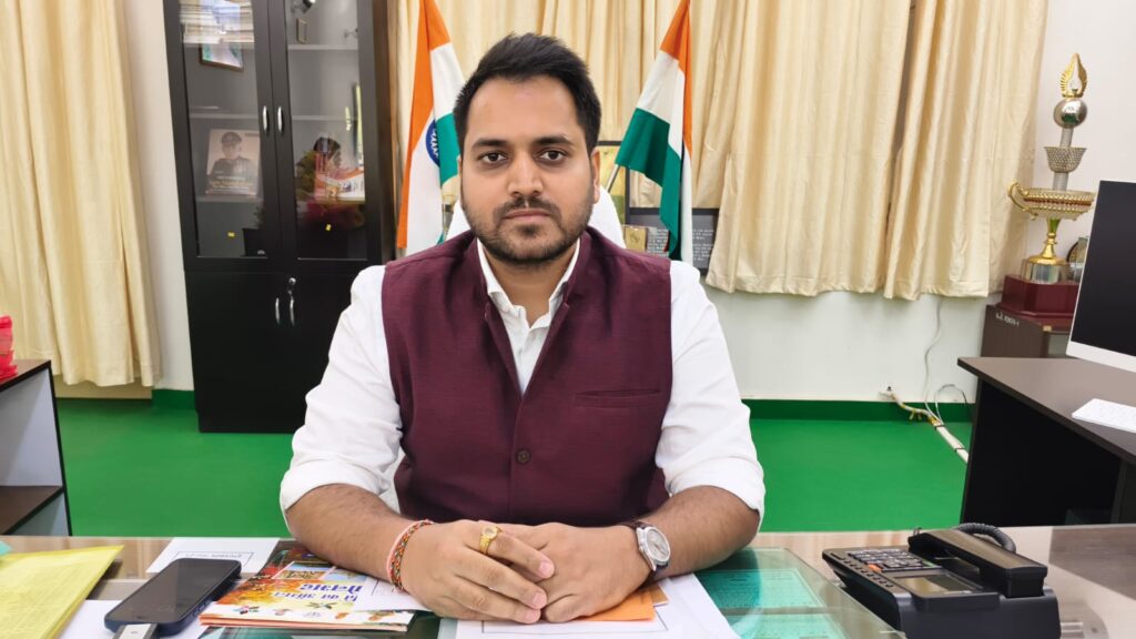 सोनभद्र में जिलाधिकारी चर्चित गौड़ का कड़ा रुख आंधी-तूफान प्रभावित क्षेत्रों में युद्धस्तर पर राहत और बिजली बहाली के दिए निर्देश