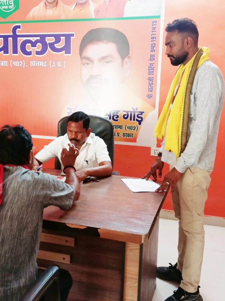 ओबरा में श्रमिकों के शोषण पर फूटा गुस्सा समाज कल्याण मंत्री को सौंपा शिकायती पत्र, उग्र आंदोलन की चेतावनी