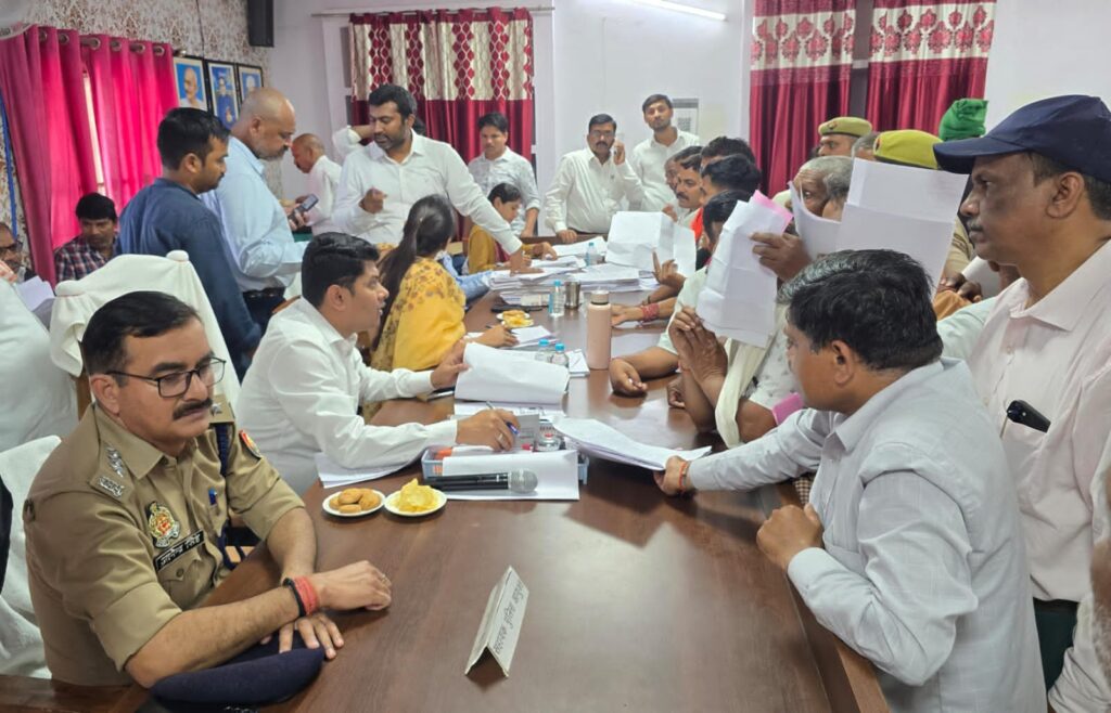 तहसील समाधान दिवस में गूंजे अवैध कब्जों और भूमि विवादों के मामले, 253 शिकायतों से भरा रहा तहसील परिसर