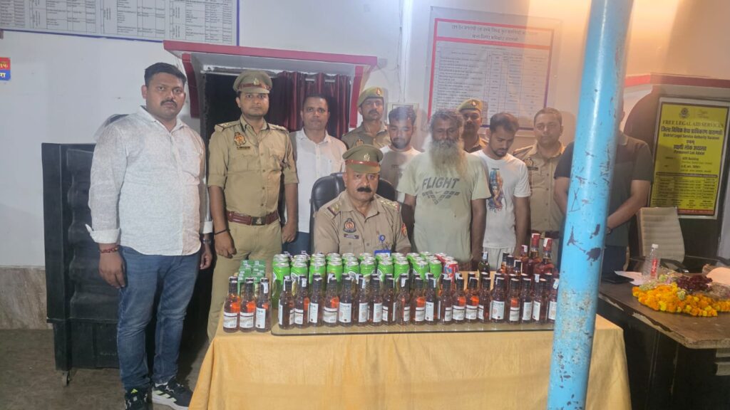 कैंट स्टेशन के सामने अवैध शराब कारोबार पर पुलिस का शिकंजा, भारी मात्रा में शराब बरामद, तीन गिरफ्तार