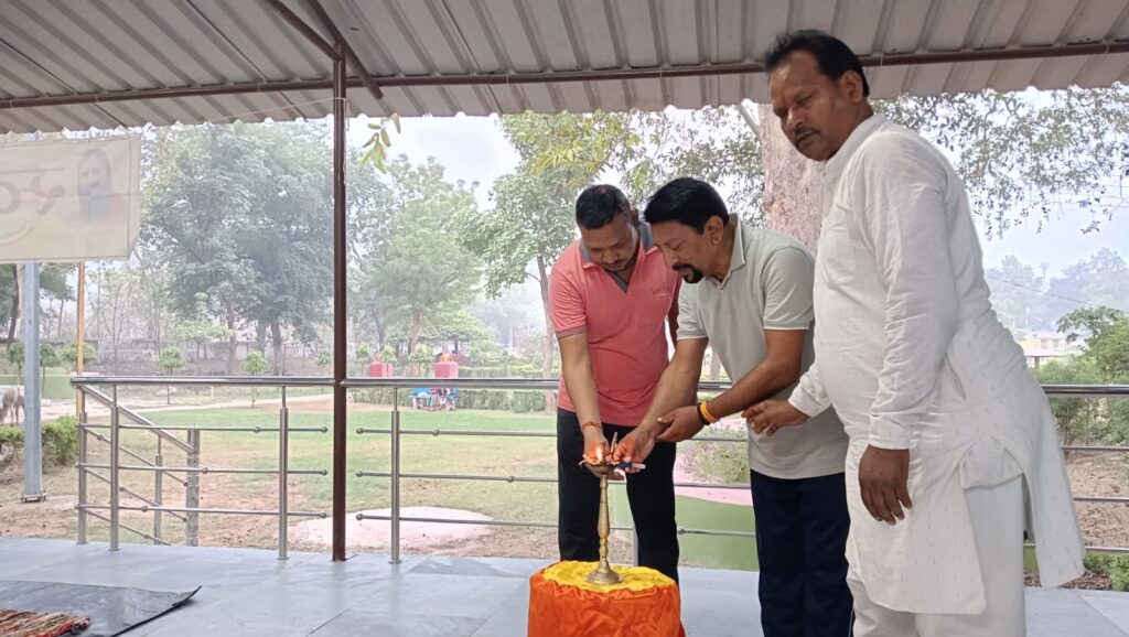 पतंजलि योगपीठ सोनभद्र के तत्वावधान में 25 दिवसीय सहयोग शिक्षक प्रशिक्षण शिविर का आयोजन ओबरा में योग की गूंज
