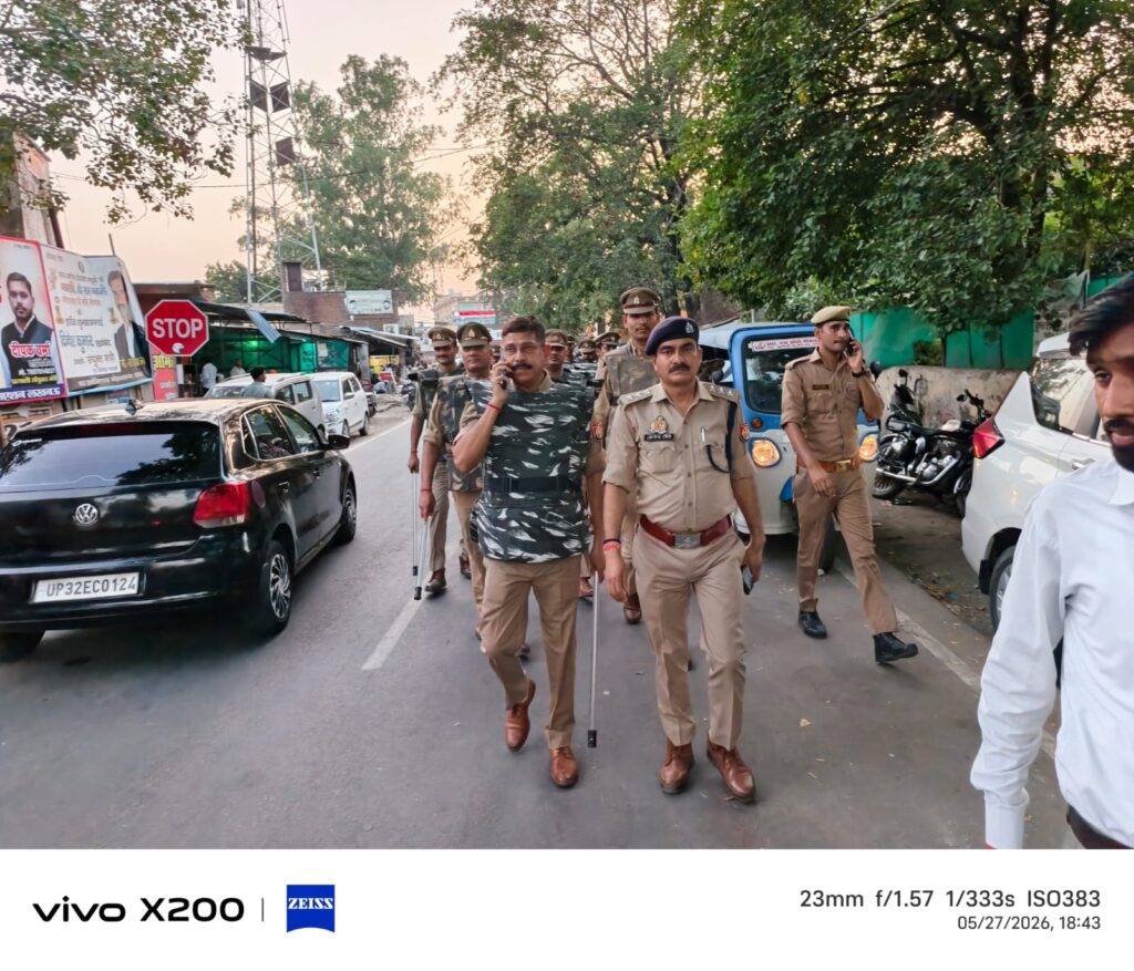 बकरीद को लेकर मोहनलालगंज पुलिस अलर्ट, एसीपी ज्ञानेंद्र सिंह के नेतृत्व में निकाला गया फ्लैग मार्च