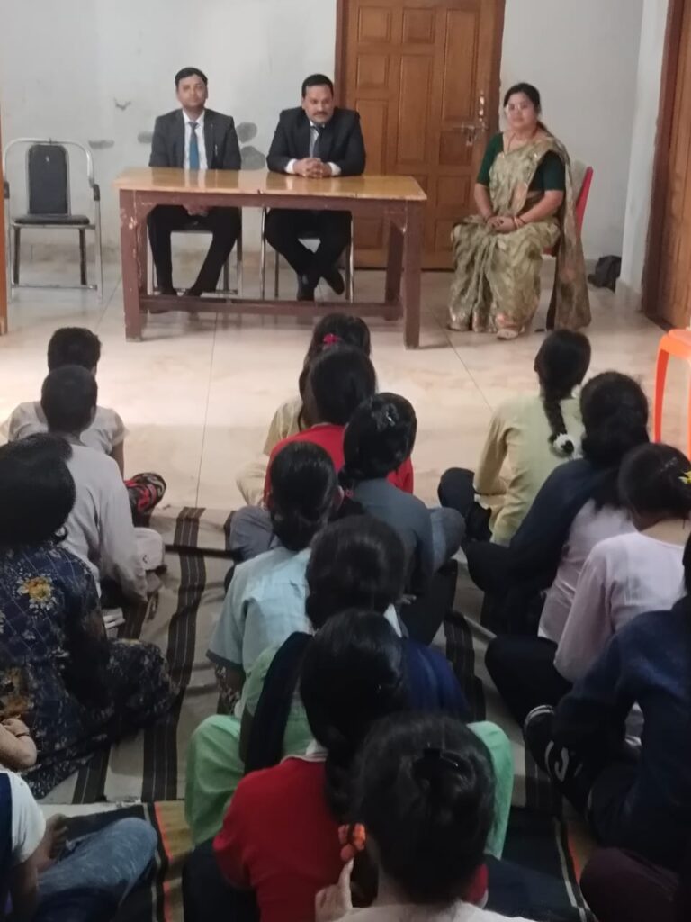 जिला विधिक सेवा प्राधिकरण द्वारा राबर्ट्सगंज स्थित बाल गृह (बालिका) का औचक निरीक्षण