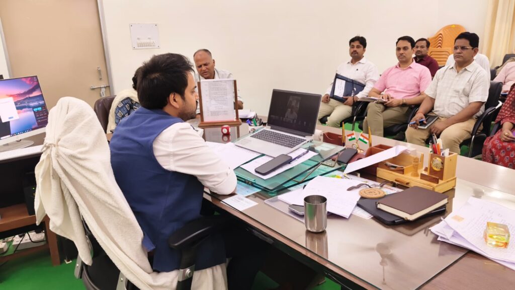 आईजीआरएस शिकायतों के निस्तारण में लापरवाही पर तय होगी जवाबदेही, होगी सख्त कार्रवाई जिलाधिकारी चर्चित गौड़