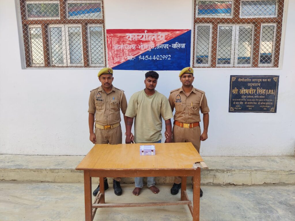 चोरी के मामले में वांछित युवक गिरफ्तार, जेवरात व नकदी बरामद
