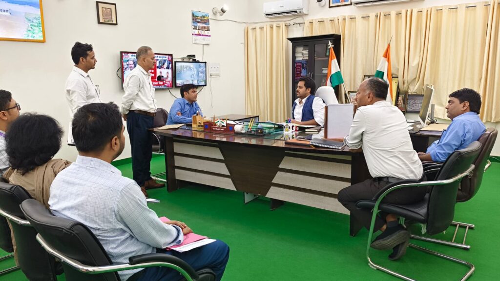 सोनभद्र पेट्रोल-डीजल की कालाबाजारी और जमाखोरी पर लगेगा कड़ा पहरा, जिलाधिकारी ने दिए सख्त निर्देश