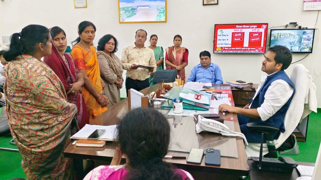 सोनभद्र स्वयं सहायता समूह की महिलाओं के लिए बनेगी बड़ी बाजार कार्ययोजना, जिलाधिकारी ने दिए ब्रांडिंग और स्वरोजगार बढ़ाने के निर्देश