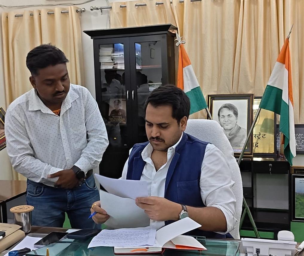 नगर पंचायत ओबरा में कथित अनियमितताओं की जांच की मांग तेज, जिलाधिकारी से जनपद स्तरीय समिति गठित करने का अनुरोध