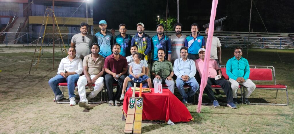 वोर्टेक्स क्लब क्रिकेट टूर्नामेंट सुपर किंग्स ने रेड बैक्स को 30 रनों से रौंदा, मुख्य अतिथि सीआईएसएफ कमांडेंट ने जड़े चौके-छक्के