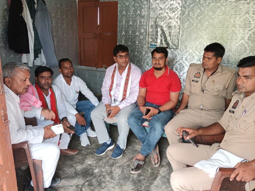 पेपर लीक विरोध प्रदर्शन में शामिल होने जा रहे सपा छात्र नेता को पुलिस ने रोका, घर पर दिनभर रही निगरानी