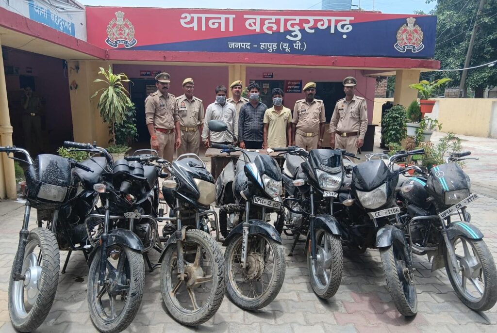 बहादुरगढ़ पुलिस ने मोटरसाइकिल चोर गिरोह का पर्दाफाश करते हुए तीन शातिर चोरों को गिरफ्तार
