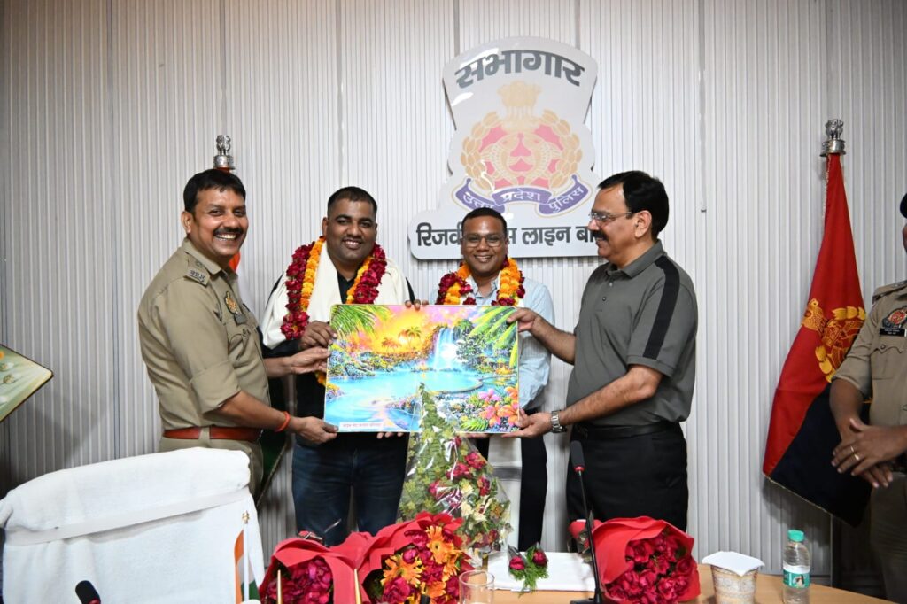 स्थानान्तरण पर क्षेत्राधिकारियों को दी गई भावभीनी विदाई, एसपी बलिया ने स्मृति चिन्ह देकर दी शुभकामनाएं