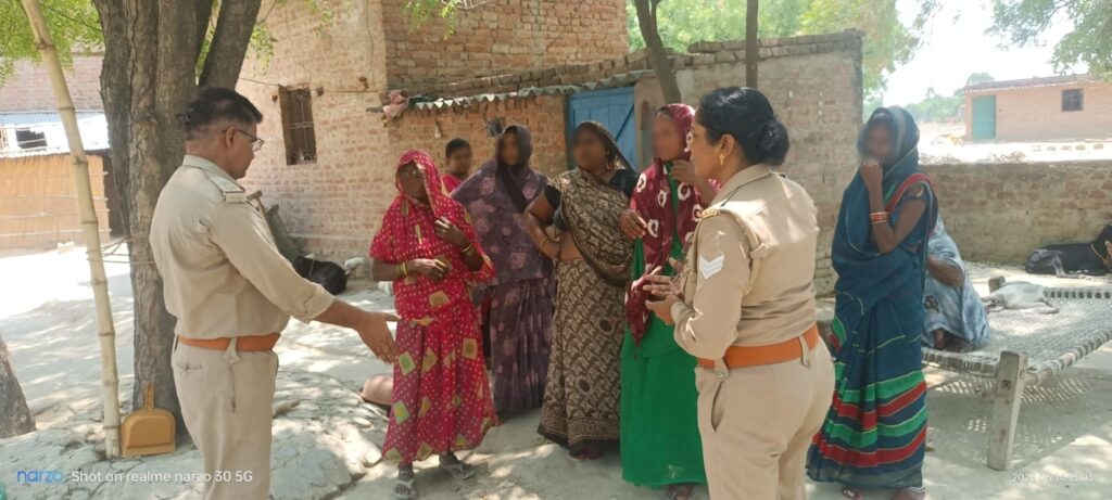 मिशन शक्ति फेज-5.0 अभियान के अंतर्गत जनपद भदोही पुलिस द्वारा महिलाओं एवं बालिकाओं को किया गया जागरूक।