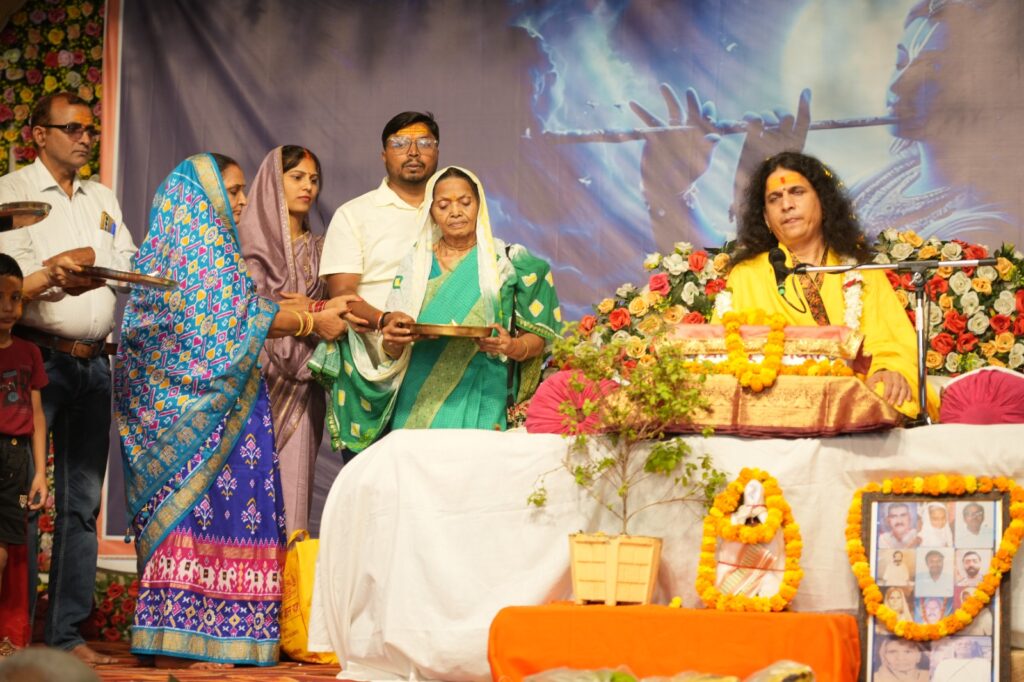 श्रीमद् भागवत कथा के समापन पर भव्य भंडारे का आयोजन