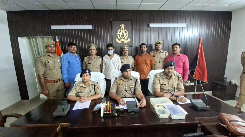 वाराणसी: ऑपरेशन चक्रव्यूह के तहत सारनाथ पुलिस की बड़ी कार्रवाई, दो अवैध पिस्टल व कारतूस के साथ युवक गिरफ्तार