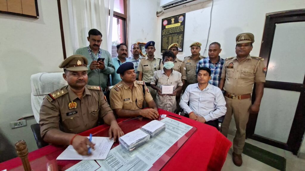 वाराणसी कैंट जीआरपी-आरपीएफ की बड़ी कार्रवाई, 3 किलो 150 ग्राम चरस के साथ तस्कर गिरफ्तार; अंतरराष्ट्रीय कीमत करीब 75 लाख रुपये