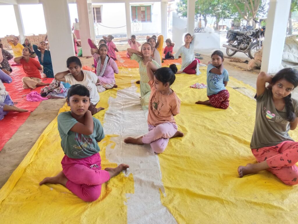 विश्व योग सप्ताह के चौथे दिन महिलाओं और बुजुर्गों ने उत्साहपूर्वक किया योगाभ्यास