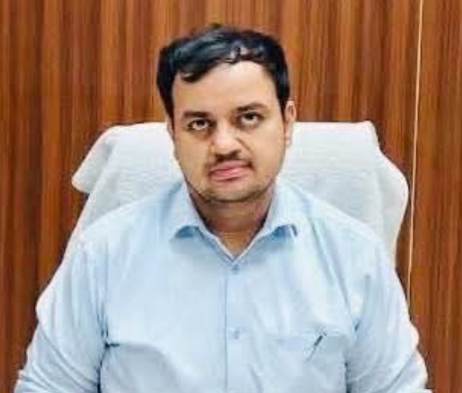 ईमानदार और भ्रष्टाचार विरोधी डीएम अनुपम शुक्ला से गाजीपुरवासियों में बढ़ा विश्वास, शिकायतों का हो रहा त्वरित निस्तारण
