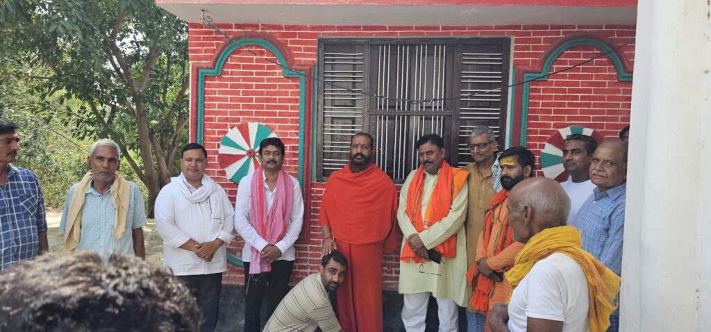 पृथ्वीपुर में महंत मौनी बाबा चोचकपुर धाम का भव्य स्वागत, नवीन सिंह के आग्रह पर पहुंचे संत