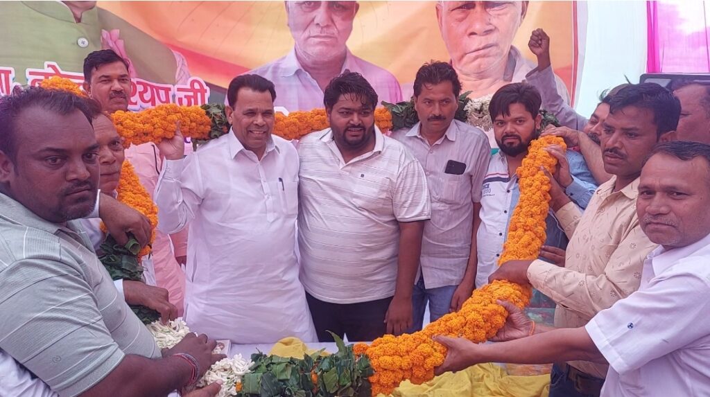 हापुड़ पहुंचे राज्यमंत्री नरेंद्र कश्यप का ग्रामीणों और कश्यप समाज के लोगों ने जोरदार स्वागत