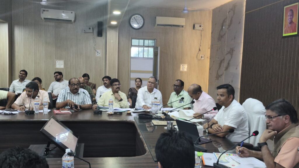 जिलाधिकारी की अध्यक्षता में जिला स्वास्थ्य समिति (शासी निकाय) की बैठक संपन्न