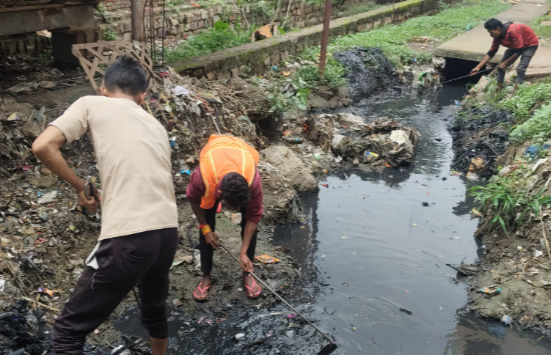 सोनभद्र संचारी एवं दस्तक अभियान के तहत जिले में स्वच्छता व रोग नियंत्रण गतिविधियां तेज उच्च जोखिम वाले गांवों में विशेष अभियान