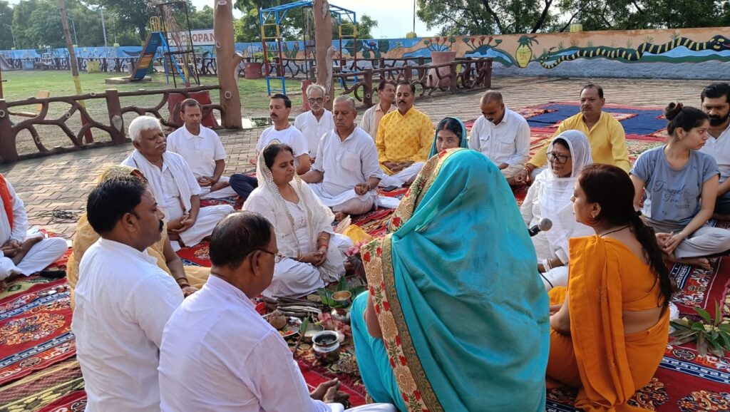 सोनभद्र पतंजलि योगपीठ के तत्वावधान में धूमधाम से मनाया गया गुरु पूर्णिमा महोत्सव यज्ञ-हवन व पौधरोपण आयोजित