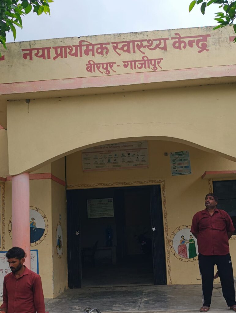 नया प्राथमिक स्वास्थ्य केंद्र वीरपुर, मरीजों को मिल रहा बेहतर इलाज और दवाएं, लेकिन सुविधाओं की अब भी दरकार