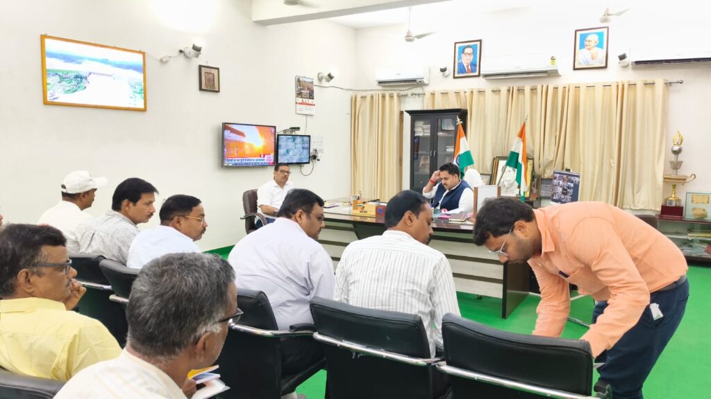 सोनभद्र सोन पंप कैनाल से निर्बाध पेयजल आपूर्ति हेतु विद्युत समस्या का तत्काल करें समाधान— जिलाधिकारी