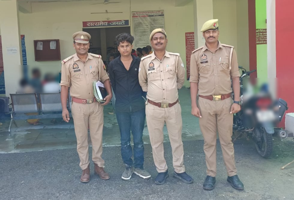 सोनभद्र ओबरा पुलिस को मिली बड़ी सफलता; दीवार तोड़कर चोरी करने वाला शातिर अभियुक्त गिरफ्तार