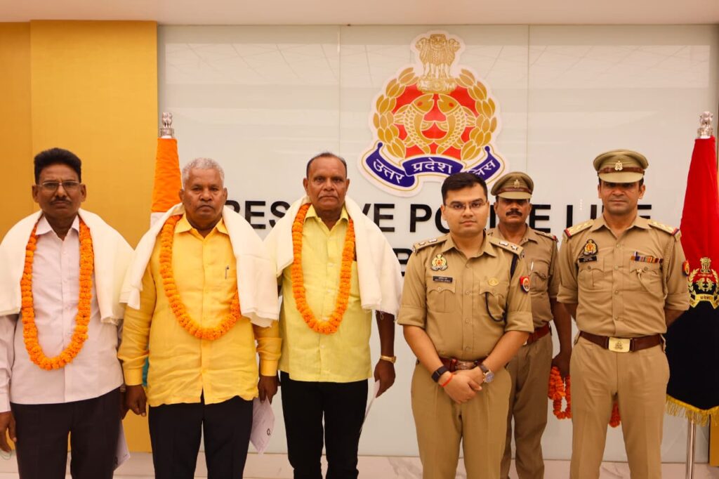 सोनभद्र सोनभद्र पुलिस परिवार से 03 पुलिसकर्मी सेवानिवृत्त एसपी अभिषेक वर्मा ने सम्मानित कर दी भावभीनी विदाई