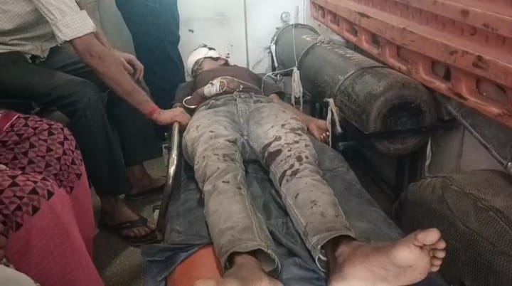 सोनभद्र ओबरा के गजराज नगर में अनियंत्रित बाइक ने युवती को मारी टक्कर सिर में गंभीर चोट लगने पर सीएचसी चोपन से जिला अस्पताल रेफर