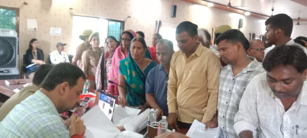 सम्पूर्ण समाधान दिवस: जिले की सातों तहसीलों में 436 शिकायतें, 40 का मौके पर निस्तारण