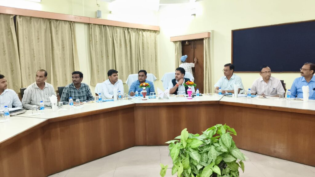 अनपरा में एसटीपी निर्माण हेतु भूमि चिन्हांकन में लापरवाही पर जिलाधिकारी सख्त फ्लाई ऐश निस्तारण के भी दिए कड़े निर्देश